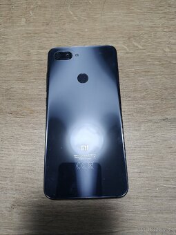 Xiaomi Mi 8 Lite 64 GB - dobrý stav - 3