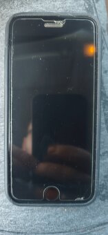 Predám iPhone se - 3