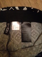 H & M legínsy s plastickým vzorom - 3