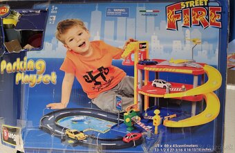Autodráha Hotwheels a parkovací dom - 3