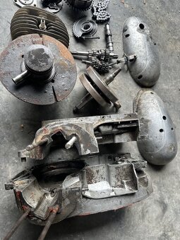 Predám DIELY motora ČZ 250/455 - 3