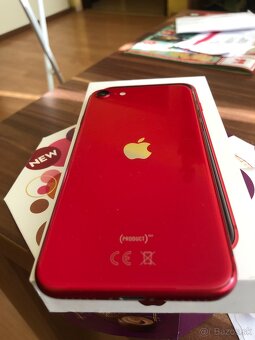 iPhone se 2022 red - 3