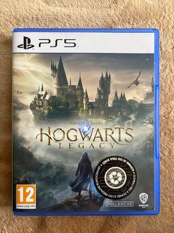 Hogwarts legacy a NHL 24 na PS5 - 3