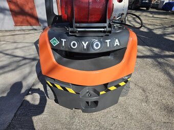 Vysokozdvižný vozík TOYOTA 8FGF25 LPG - 3