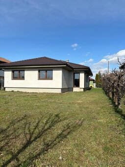 Priestranný bungalov v tichej lokalite pri Leviciach - 3