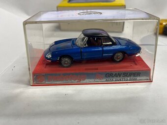 Predám vzácny model ALFA Duetto 2000 - 3