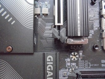 Základná doska GIGABYTE B650 GAMING X. - 3