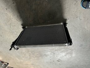 toyota corolla verso - vodný chladič je nový - 3