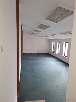 Podkrovný klimatizovaný priestor s parkovaním v centre - 3