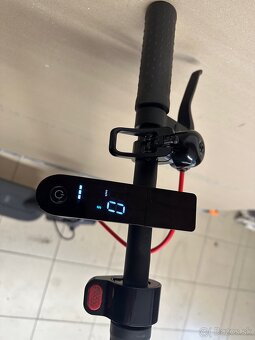 Predám zánovná kolobežka XIAOMI pro 2, nájazd 125km - 3