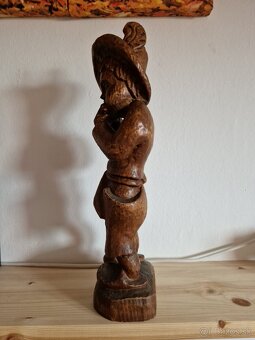 Vyřezávaný chlapec s flétnou - 3