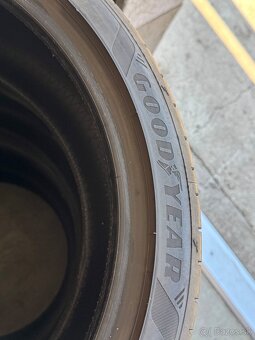 225/40R18 - 3