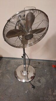 Predám kovový stojanový ventilátor s 3 rýchlosťami - 3