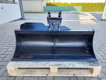 Hydraulická svahovačka na minibagre skladom - 3