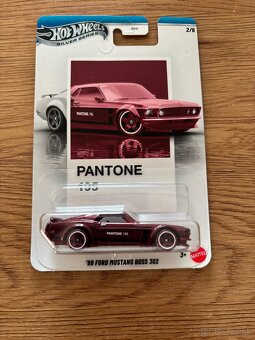 Hot Wheels Pantone - 3
