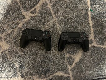 Playstation 4 pro + 2 hry (FIFA 18, Ratchet and Clank) - 3