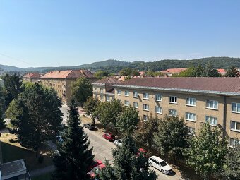 NA PREDAJ ZLACNENÝ 1-izb byt s lodžiou s ťarchou N. Dubnica - 3