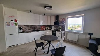 PRENÁJOM- Poprad 3-izbový byt centrum, 2 garáž.státia, balkó - 3