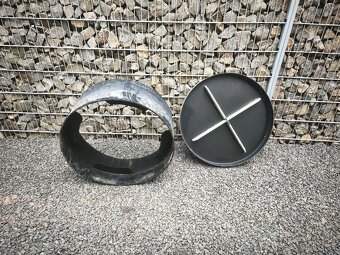 Plastovy poklop so skruzou - 3