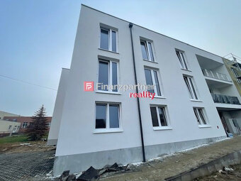 IBA jeden 3 izb byt novostavbe v SB aj s pozemkom (F517-113 - 3