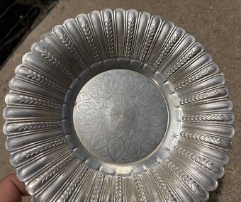 Starožitné kovové taniere a tácka - 3