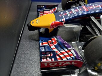 F1 INFINITI RED BULL RB10 2013 RICCIARDO MINICHAMPS 1:18 - 3