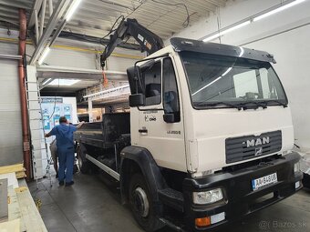 Nákladná doprava vyklápačom s hydraulickou rukou a dodávkou - 3