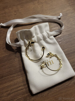 Petra Toth Kruhové náušnice čierny púčik so šípkou - 3