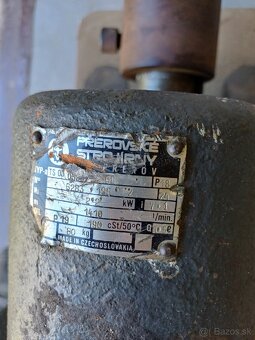 Kuželova štepačka. Elektromotor s prevodovkou. - 3