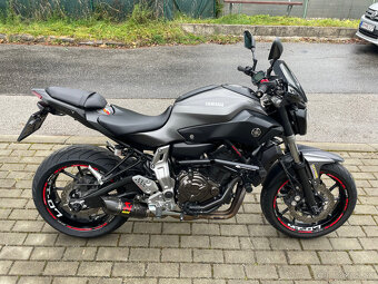 YAMAHA MT 07 - 3