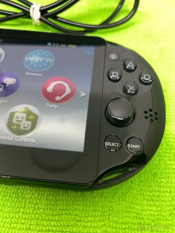 PS VITA PCH-2016 - LCD displej +8gb karta - 3