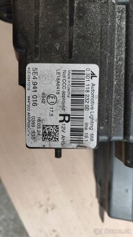 Predám pravé predné svetlo Škoda Octavia 4 - 3