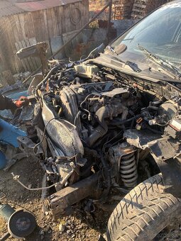 Rozpredám KIA sorento 2.5 - 3