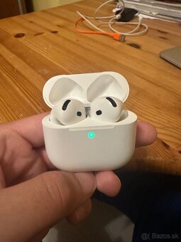 AirPods 4 s ANC - 3