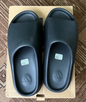 Yeezy slide - 3