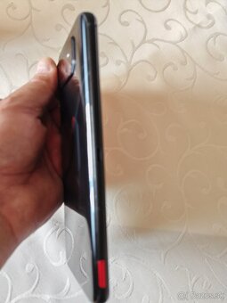 Predám Asus ROG Phone 6 5G 16 +512GB Cierny - 3