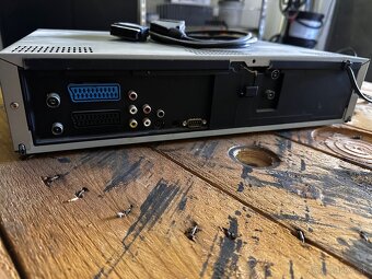 Samsung SV-DVD55T – kombinovaný DVD/VHS prehrávač - 3