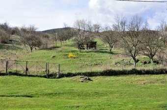 Výhodný veľký stavebný pozemok s výhľadom v obci Kravany - 3