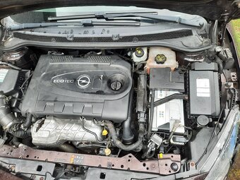 Opel Astra Sport Tourer - 3