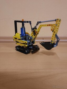 Lego Technic 8047 - Compact Excavator - 3