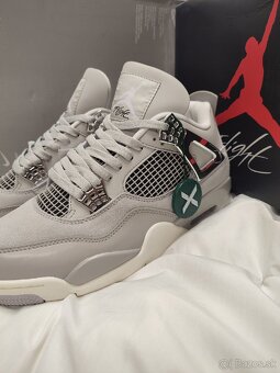 Air Jordan 4 Retro Frozen Moments - 3