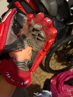 Hokejové rukavice - 3