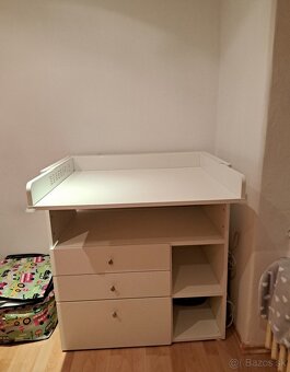 Prebaľovaci pult - 3