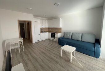 Štýlový 1-izbák s balkónom a garážovým parkovacím miestom - 3