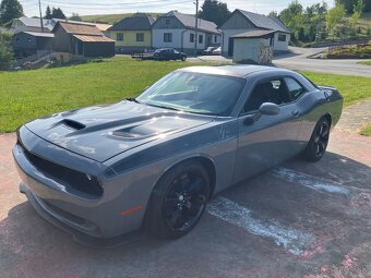 Dodge Challenger 5,7 HEMI — rok 2017 — 276 kW — manuál - 3