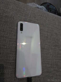 Samsung galaxy a70 128gb memory/6 GB ram - 3
