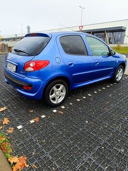 Peugeot 206+ 1.4 benzín - 3