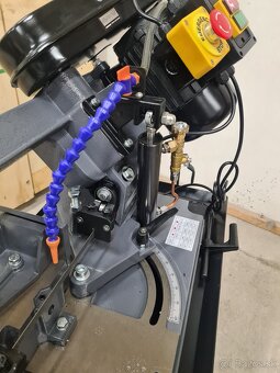 Pásová pila na kov s chladením - 3