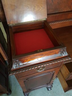 Starožitný nabytok - 3