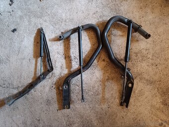 Držiaky kufra ,kapoty BMW e34 - 3